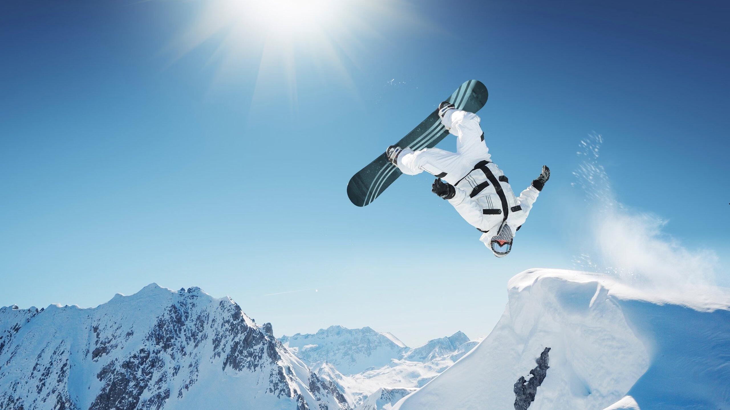 全国羽毛球锦标赛落幕，新锐选手斩获男单冠军