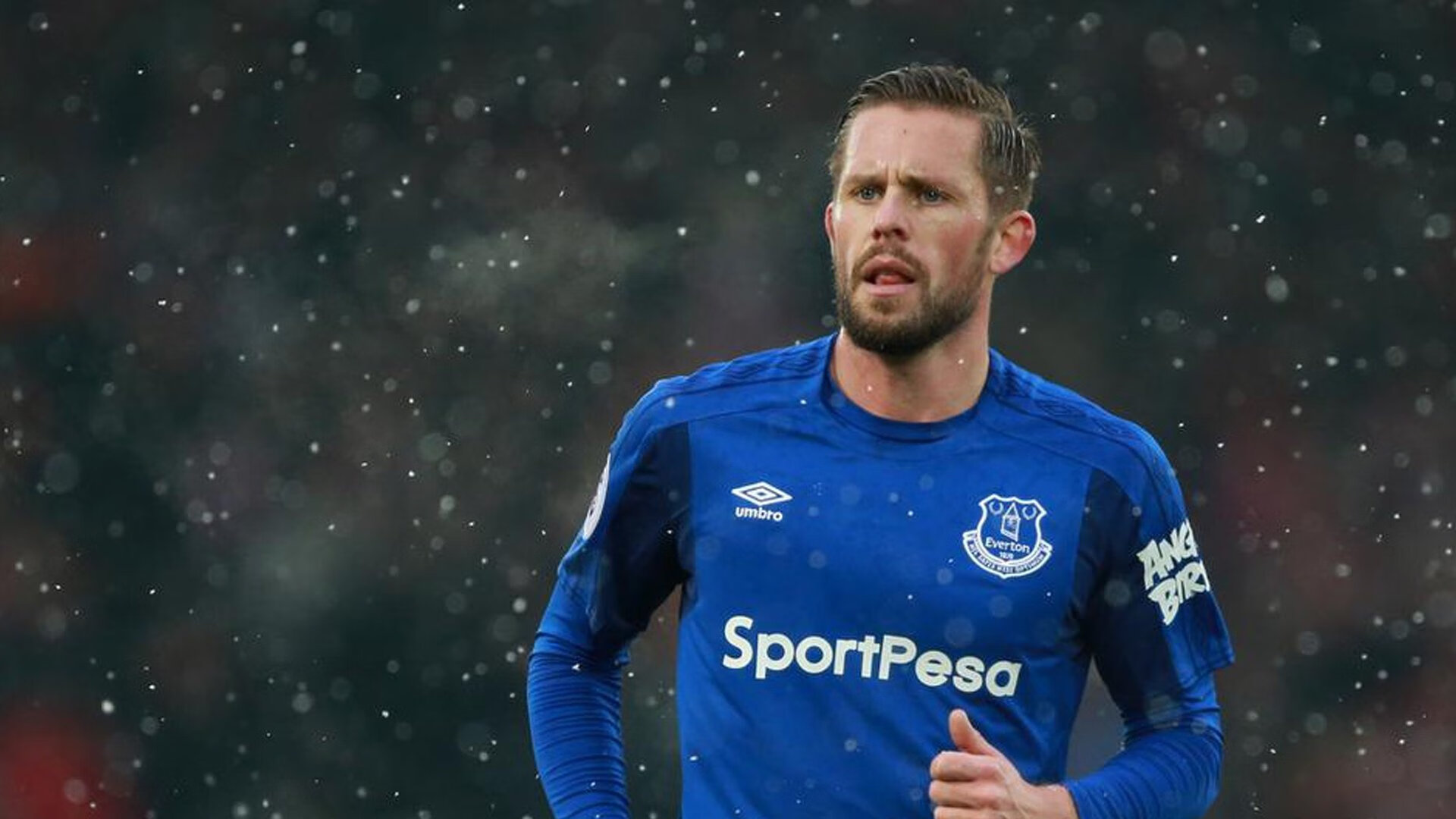 国际帆船赛激战正酣 顶尖选手逐浪争锋